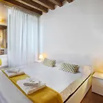 La Maison بيت ضيافة 2*