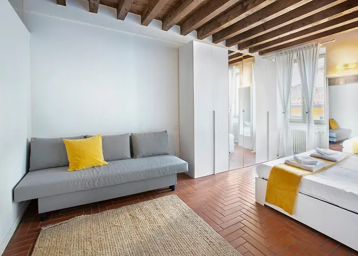 Pensión La Maison 2*
